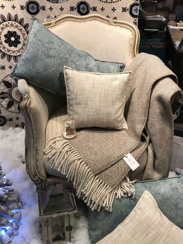tapissier-decorateur-lyon-canape-fauteuil-plaid-coussin-ruf-anaelle-martin-decoration-meuble-limonest-renovation